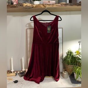 Elegant Burgundy Velvet Midi Dress